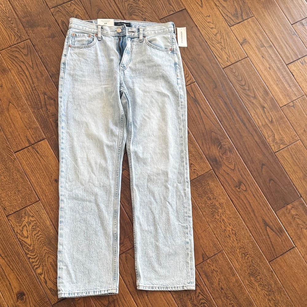 Nwt! Aeropostale women’s Light Blue baggy high rise Jeans size 6